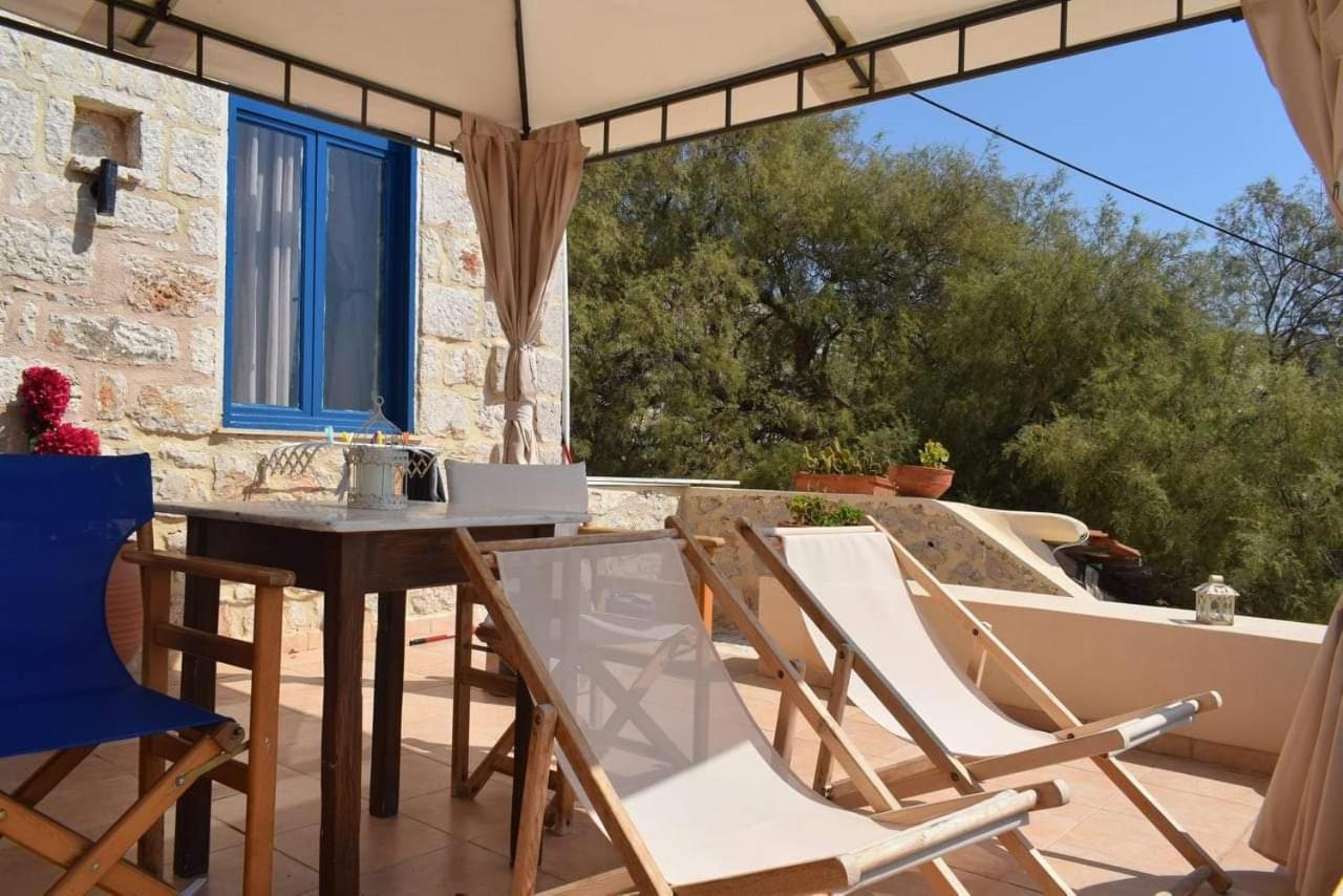 Marina Castellana Studios Chalki Town Exterior foto